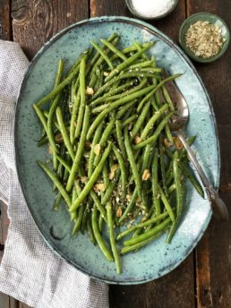 Vegan French Green Beans with Garlic and Pepitas