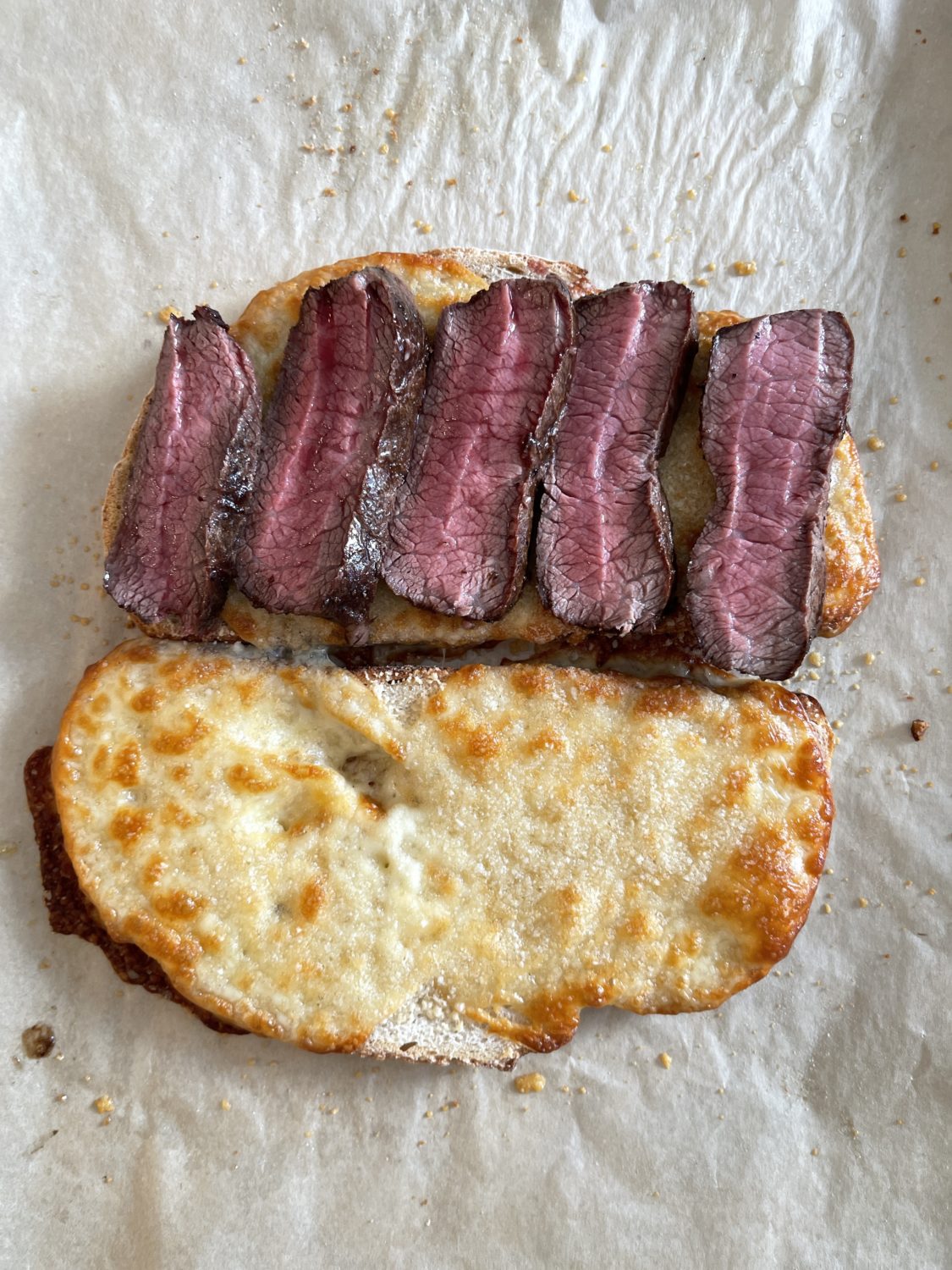 steak on toasted bread