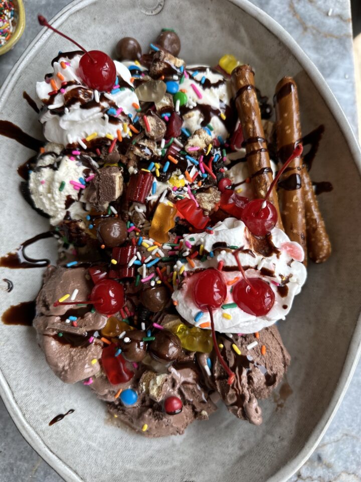 An ice cream sundae