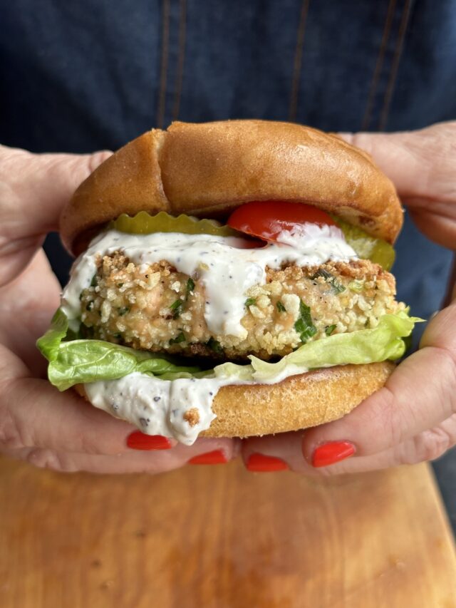 The Perfect Middle Eastern Salmon Burger Recipe To Try Now!
